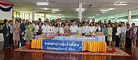 Dusit Thani Hotel Pattaya and Green Leaf Foundation executives pose for a group picture during the robes offering ceremony at Jittapawan College.