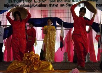 Students perform an ASEAN dance at the workshop.