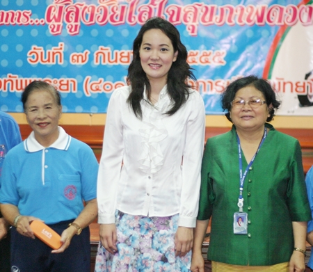 (L to R) Elderly Club President Pranee Maneesan, Ophthalmologist Dr. Jitlada Lertjarassiwilai and Wannaporn Jamjumrus, director of the Pattaya Public Health and Environment Office.
