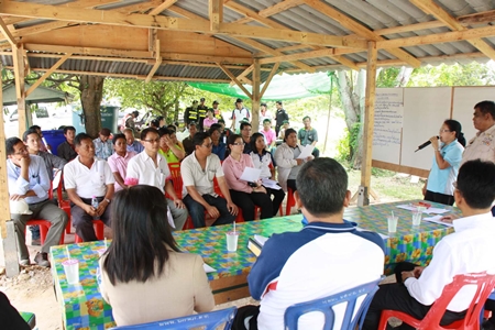 Plutaluang residents and officials meet to protest a Chinese-owned oil-reprocessing facility, citing unpleasant odors and suspicions that foreigners were polluting the Thai countryside. 