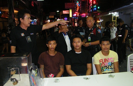 Bunrit Chomthaworn, Anek Chimsa and Pongsak Ukraihongsa were held for allegedly grabbing and threatening a foreign tourist who refused to pay for parking in a free parking area.
