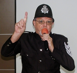 Sgt Plod (Bob Smith) of the Pattaya Players gives members a brief excerpt from the Players upcoming presentation, ‘The Perfekt Crime’. More details are available at www. pattayaplayers.org