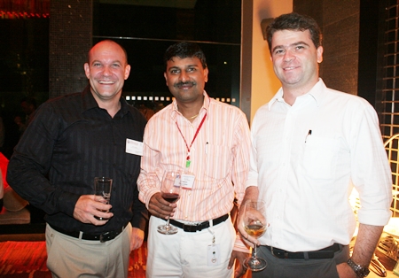 (L to R) Paul Marks (Communications Director The American School of Bangkok), Ramesh Ramanathan (Visteon (Thailand) Limited), and Vincent Pourre (Corporate Account Manager Efficient English Services Ltd.) automatically communicate efficiently in English.