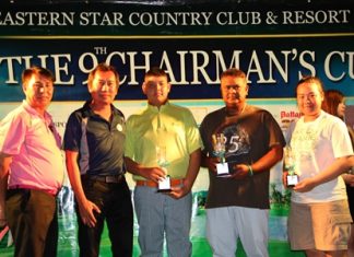 Winners of the fourth round qualifiers for the Chairman’s Cup receive trophies from Pravit Rossawatsuk, 2nd left, the Asst. GM of Eastern Star Country Club & Resort.