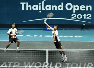Sonchat and Sanchai Ratiwatana return the ball against Guillermo Garcia-Lopez and Marinko Matosevic in the first round of the Thailand Open 2012 in Bangkok, Monday, Sept. 24.