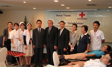 Dusit Thani Pattaya management, led by resident manager Neoh Kean Boon (5th left) and director of administration Waran Chalermrittichai (6th left) are seen with the team of the Thai Red Cross Society during the blood donations program held in the resort as part of its CSR initiatives. The effort was well supported by hotel staff and management who turned up to donate blood from 9am until 2pm. The initiative is carried out twice a year and Dusit Thani Pattaya has long actively supported the Thai Red Cross Society in its charitable activities. Dusit Thani Pattaya management, led by resident manager Neoh Kean Boon (5th left) and director of administration Waran Chalermrittichai (6th left) are seen with the team of the Thai Red Cross Society during the blood donations program held in the resort as part of its CSR initiatives. The effort was well supported by hotel staff and management who turned up to donate blood from 9am until 2pm. The initiative is carried out twice a year and Dusit Thani Pattaya has long actively supported the Thai Red Cross Society in its charitable activities.