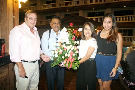 Pattaya Mail’s Peter Malhotra (2nd left) congratulates the Ottesen family, Ib (left), Kannikar and Ploy Pailin (2nd right and right) on their grand reopening.