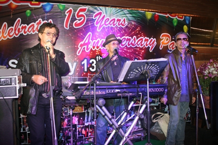 The ‘sounds alike’ BG’s cover band entertains the crowd.