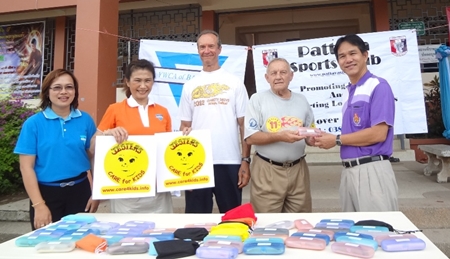 (2nd left to 2nd right) Nittaya, Woody and Bernie proudly handover the eyeglasses.