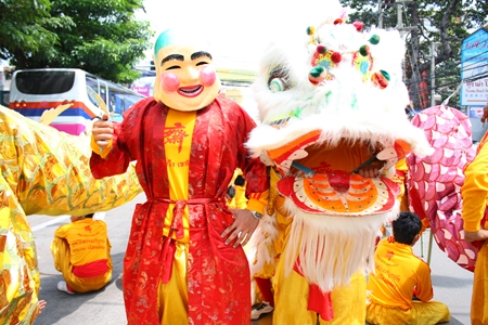 ‘Pae Yim’, aka ‘Sim Hua Roa’ or the Laughing Aunty, poses with her lion during the festivities.