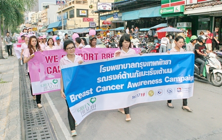 Sponsors of the campaign, Bangkok Hospital Pattaya sends out a large contingent to help spread the word.