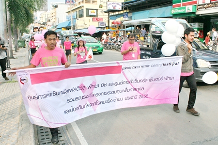 Marchers from sponsors Central Festival Pattaya Beach campaign to raise awareness of breast cancer.