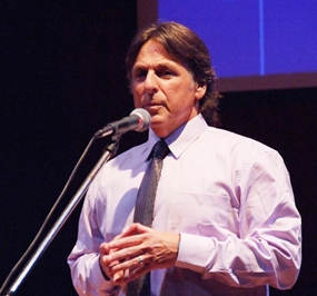 Richard Sobol captivates the audience with riveting life stories. 