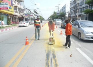 Road workers repaint lines at the 3rd Road intersection with Soi Phettrakul in North Pattaya.