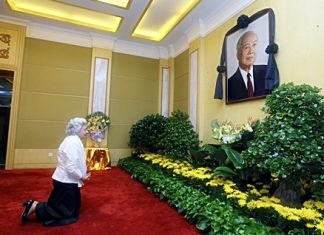 Cambodian Queen Mother Norodom Monineath Sihanouk mourns for her husband and former King Norodom Sihanouk in Beijing, China, on Monday, Oct. 15, 2012. Sihanouk, the revered former king who was a towering figure in Cambodian politics through a half-century of war, genocide and upheaval, died Monday. He was 89. He had been getting medical treatment in China since January and had suffered a variety of illnesses, including colon cancer, diabetes and hypertension. (AP Photo/Xinhua, Lan Hongguang)