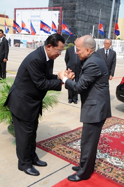 In this photo released by China’s Xinhua News Agency, Cambodian King Norodom Sihamoni, right, shakes hands with Cambodian Prime Minister Hun Sen at the airport in Phnom Penh on Monday, Oct. 15, 2012. Sihamoni and Hun Sen flew to Beijing on Monday morning to retrieve the body of former King Norodom Sihanouk who died at the age of 89. (AP Photo/Xinhua, Zhao Yishen)
