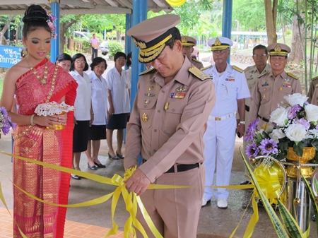 Royal Thai Navy Vice Adm. Chainarong Charoenrak cuts the ribbon opening Sattahip School’s new library building.