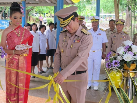 Royal Thai Navy Vice Adm. Chainarong Charoenrak cuts the ribbon opening Sattahip School’s new library building. 