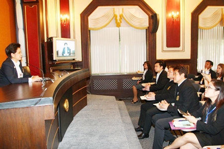 The Pattaya delegation meets with the Secretariat of the Cabinet at Bangkok’s Government House.