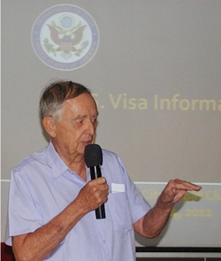 PCEC Member Gary Hacker (also US warden for Pattaya) introduces Tim Swanson, Chief of American Citizens Services Unit of the US Embassy in Bangkok. 