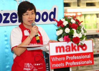 Makro Pattaya General Manager Sanasanee Khongsiriwattanakul addresses the gathering during the opening ceremonies for this year’s Makro HoReCa Day.