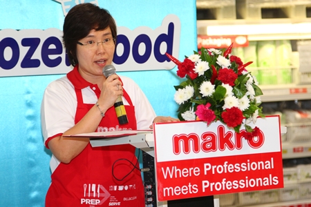 Makro Pattaya General Manager Sanasanee Khongsiriwattanakul addresses the gathering during the opening ceremonies for this year’s Makro HoReCa Day.