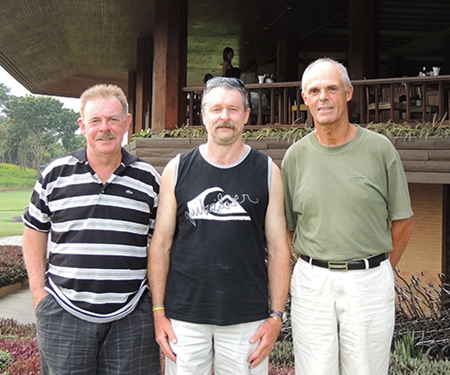 The overall Chiang Rai winner Chris Sloan (centre), with Saturday’s winners, Bob Maloney (left) and Chris Davisson.