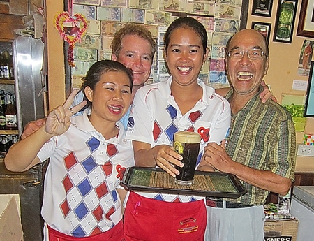 Winner Guy Stewart, 2nd left, and runner-up Mashi Kaneta, far right, with two of Bert’s ‘finest’ and a nice pint. 