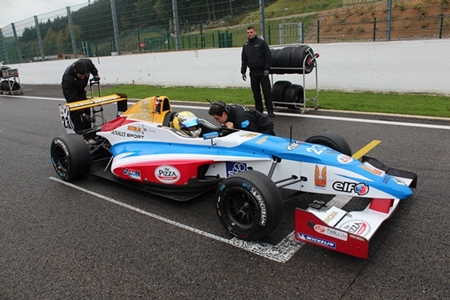Sandy was stuck on the Race 2 start grid with slick tires, just as the rain began to fall.