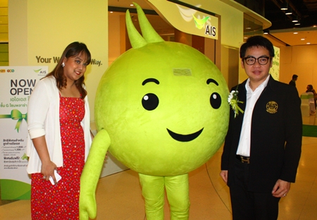 AIS opens new outlet at Central Festival - Pattaya Mail