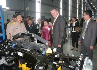 Reinhard Buhl (center right), CEO of ZF Lemforder (Thailand) Co. takes Industry Ministry Deputy Permanent Secretary Attchaka Seebunruang (center left) and officials on a tour of the plant.
