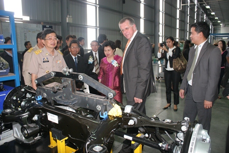 Reinhard Buhl (center right), CEO of ZF Lemforder (Thailand) Co. takes Industry Ministry Deputy Permanent Secretary Attchaka Seebunruang (center left) and officials on a tour of the plant. 
