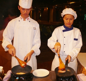 The Verandah buffet features live cooking stations on two sides. 