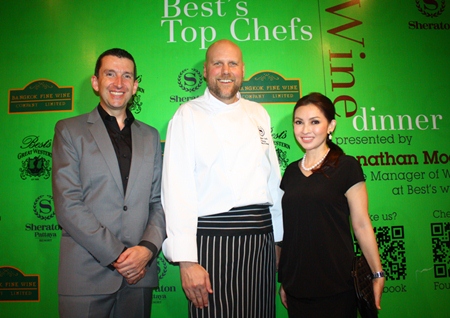 (L to R) Sheraton Pattaya General Manager Michael Delargy and Executive Chef Spencer Kells pose for a photo with Pimolwan Hunthongkam. 