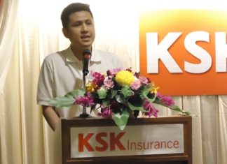 Eugene Foong, CEO of KSK Insurance (Thailand) Co., Ltd., gives a warm welcome speech during the KSK Insurance Rebranding Agent Launch at Chon Inter Hotel.