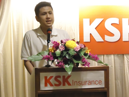 Eugene Foong, CEO of KSK Insurance (Thailand) Co., Ltd., gives a warm welcome speech during the KSK Insurance Rebranding Agent Launch at Chon Inter Hotel. 