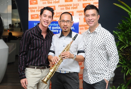 (Left-right): Asada Panichkul, Aht Gunlayanakupt and Serm Phenjati, owner of dusitD2 baraquda pattaya.