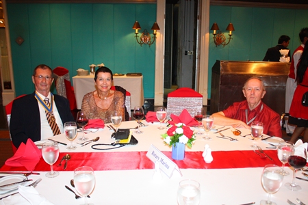 President Joseph Roy and members of the Rotary Club Pattaya Marina.