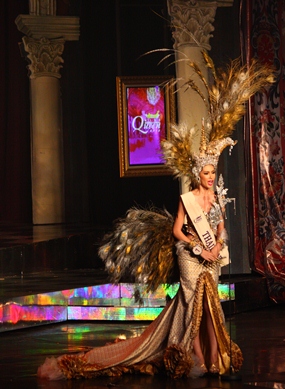 Second runner-up Panvilas Mongkol wears an exquisite contemporary Thai national costume.