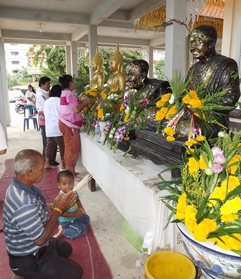 Buddhists pray for prosperity to oneself and family.