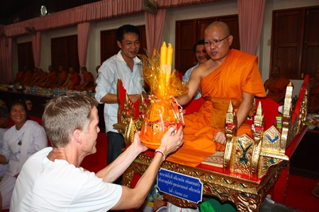 Citizens deliver food and necessities to Phra Mahapichet Rattanapunyo, abbot of Wat Chaiyamongkol.