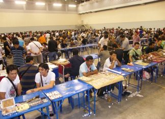 Hundreds of people crowded into the Pattaya Indoor Sports Arena for this year’s Buddhist amulet preservation show.