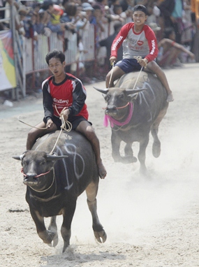 Number 18 pulls out to a big lead in this heat. (AP Photo/Sakchai Lalit)