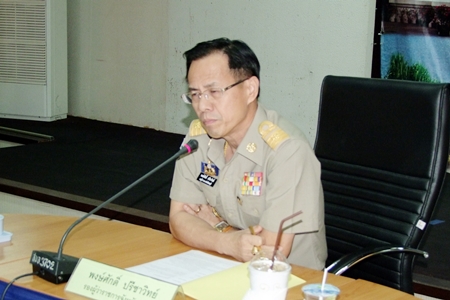 Deputy Gov. Pongsak Preechawit presides over a day-long organization meeting on the Chonburi Labor Bank.