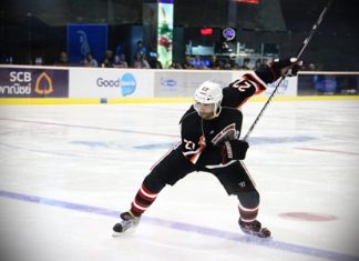 Johnny Oduya in action for the Flying Farangs.