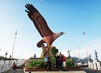 In their never ending quest for perfection in the hospitality business, Saming Seubsakul, Executive Director of the Diana Group led a team of assistant managers and supervisors on an educational trip to Langkawi, Malaysia where they observed and learned the tricks of the trade to sharpen their skills in tourism services and management.