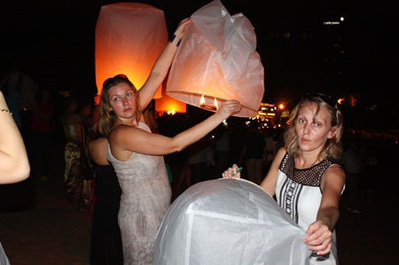 Tourists prepare to release their khomloys for the first time.