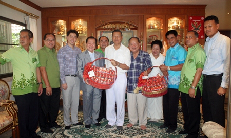 Chonburi MPs Santsak and Porames Ngampiches (3rd & 4th left) and Mai Chaiyanit (5th right) mayor of Nongprue municipality lead their executives to wish Gen. Kanit a happy birthday.