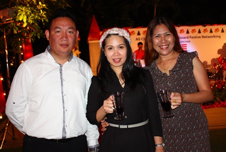 (L to R) Pinyo Siriton, Director, Sales, Dueanpen Thongsombat, Assistant Director of Sales, Amari Orchid Pattaya and Supawadee Rodwinit from ABC Group.