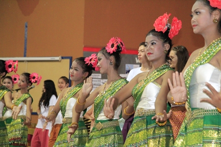 Feste sings The Wind and the Rain. 